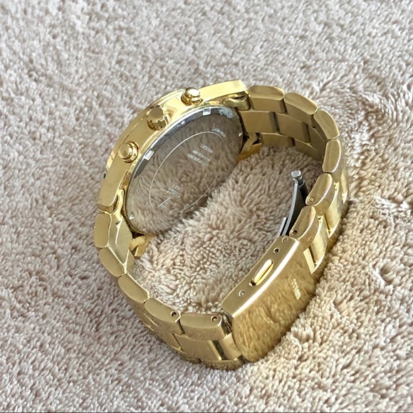 Watch: GUESS Watch, Gold - NO Extra Links or Battery ๐ Bundle Me! - Picture 5 of 10